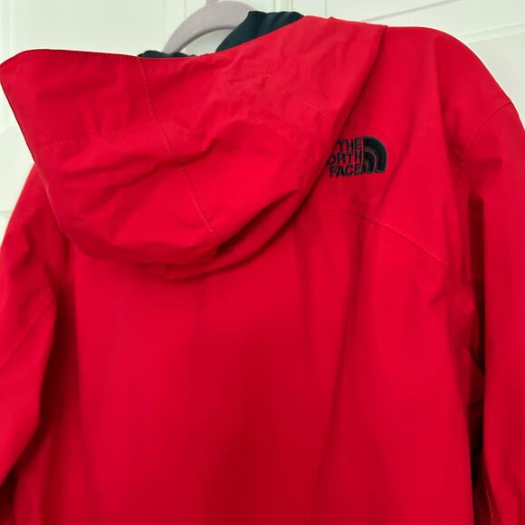 The Northface Red 'Dryvent' Rain Jacket with Hood & 4 Zip Pockets Size Medium - Picture 5 of 8